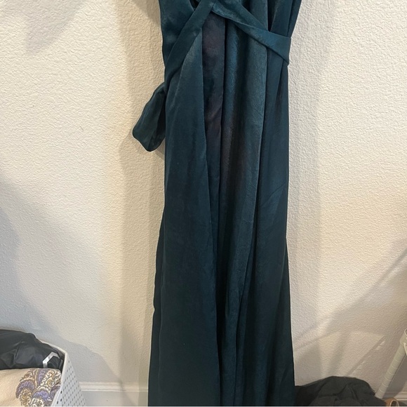 Lulu’s size small nwt dark green cold shoulder wrap dress - Picture 7 of 12
